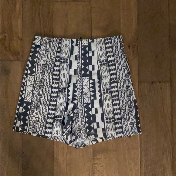 Dark grey and white patterned high waisted shorts - Picture 3 of 3